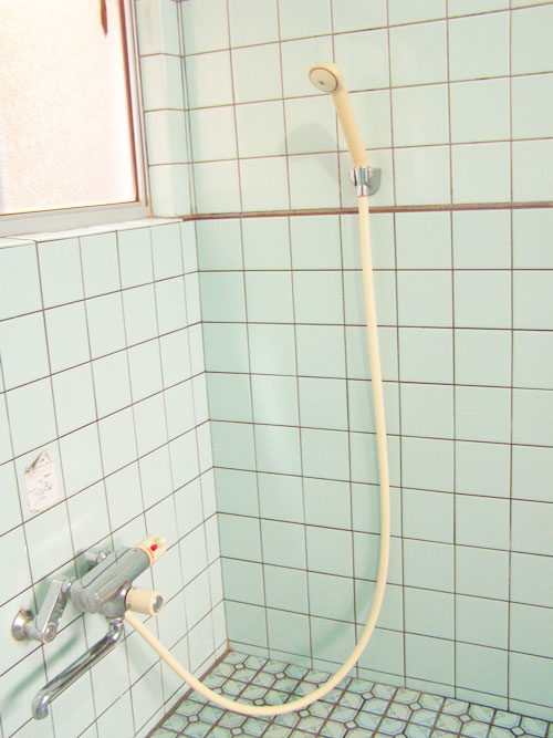 コイン式の24時間シャワーは、特に夏場ちょっと汗を流したい場合に利用されることも多いです。昼夜問わず利用できます。